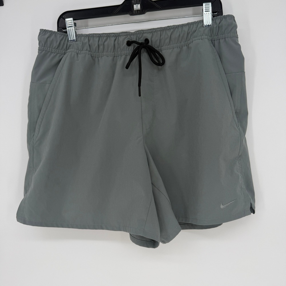 Nike Dri-FIT Mens Training Shorts Grey 5 Inch Inseam DV9336-084 Size L